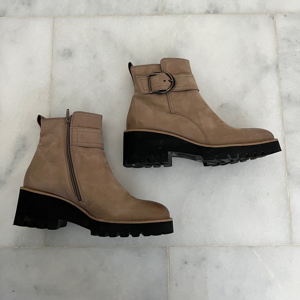 Paul Green Tan Booties Sz 8.5 EUC. The boot that launched so many dupes!